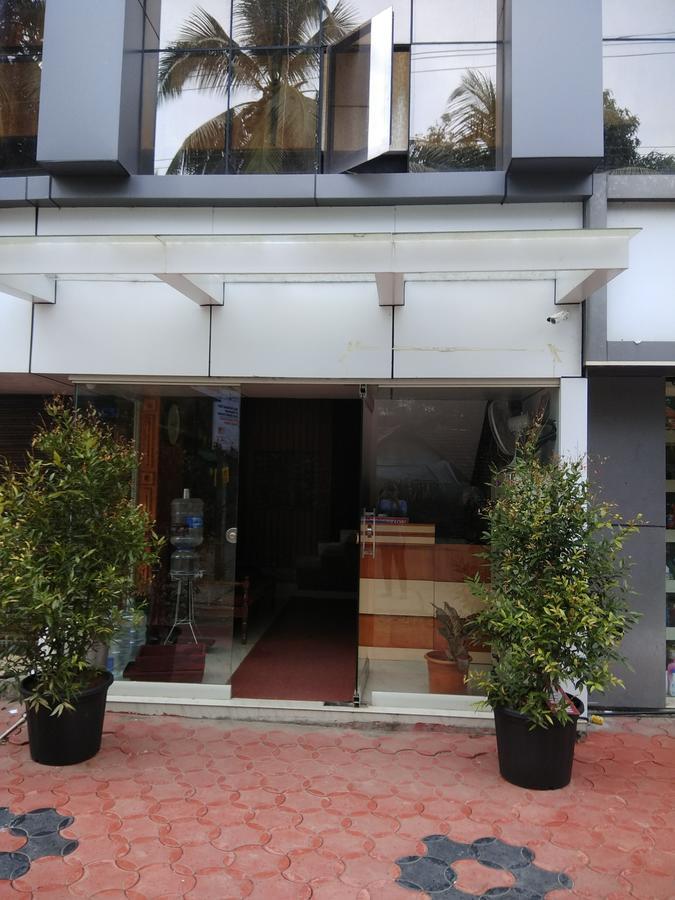 Manjira Lodge Guruvayur Bagian luar foto