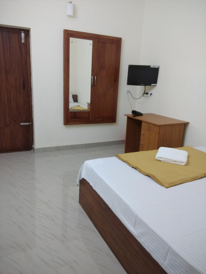 Manjira Lodge Guruvayur Bagian luar foto